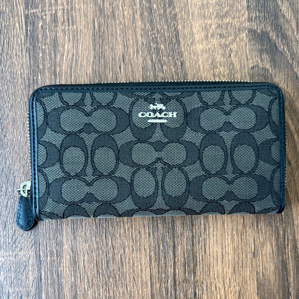 Coach Black and Gray Patterned Wallet
